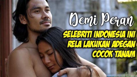 9 Adegan Panas Dewi Perssik di Film, Banyak Scene Vulgar